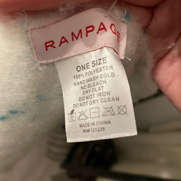 Gorgeous Warm Scarf - Picture 5 of 5